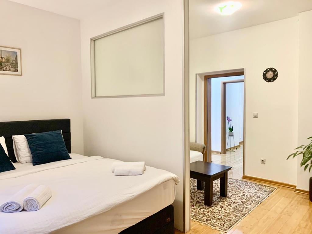 City Center Crown Apartment Belgrad Exteriör bild